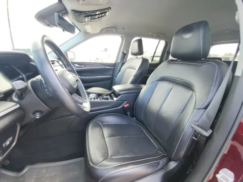 More photos of 2022 Jeep Grand Cherokee Limited at Dorsett Mitsubishi, IN