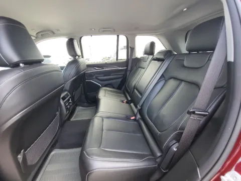 More photos of 2022 Jeep Grand Cherokee Limited at Dorsett Mitsubishi, IN