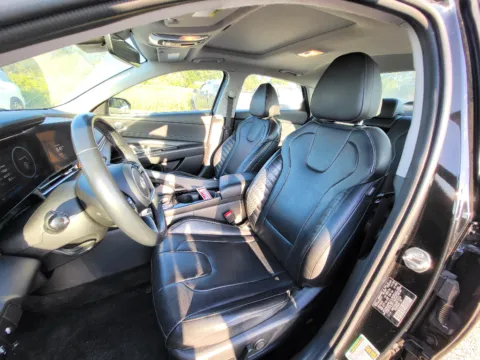 More photos of 2024 Hyundai Elantra Limited at Dorsett Mitsubishi, IN