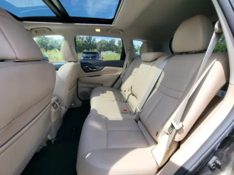 More photos of 2016 Nissan Rogue SL at Dorsett Mitsubishi, IN