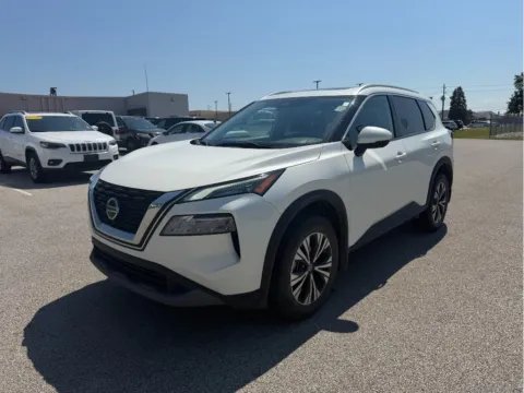 White 2021 Nissan Rogue SV for sale in Terre Haute, IN