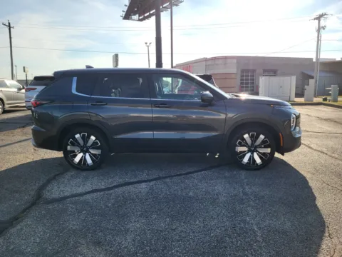 More photos of 2025 Mitsubishi Outlander SE at Dorsett Mitsubishi, IN