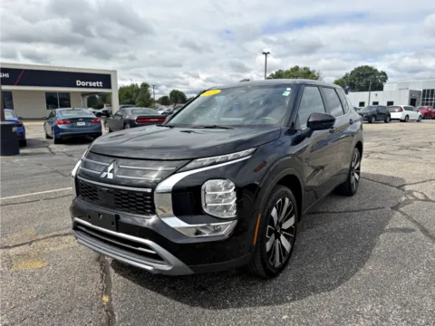 Black 2025 Mitsubishi Outlander SE for sale in Terre Haute, IN
