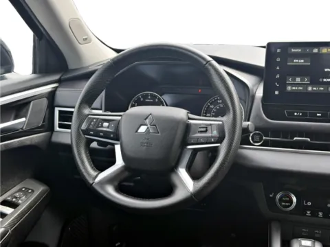 More photos of 2025 Mitsubishi Outlander SE at Dorsett Mitsubishi, IN