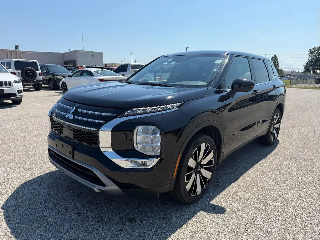 2025 Mitsubishi Outlander SE