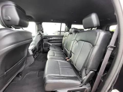 More photos of 2024 Jeep Wagoneer L Series II at Dorsett Mitsubishi, IN