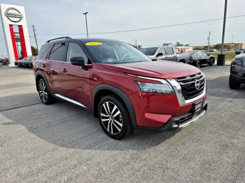 More photos of 2023 Nissan Pathfinder Platinum at Dorsett Mitsubishi, IN