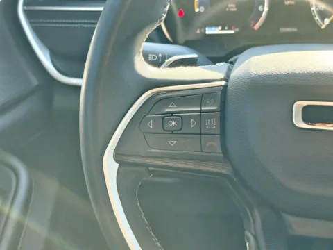 More photos of 2023 Jeep Grand Cherokee L Laredo at Dorsett Mitsubishi, IN