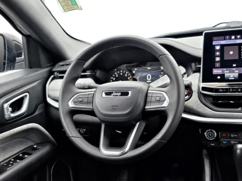 More photos of 2024 Jeep Compass Latitude at Dorsett Mitsubishi, IN