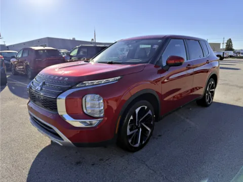 Red 2022 Mitsubishi Outlander SE for sale in Terre Haute, IN