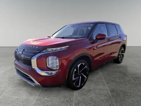 Red 2022 Mitsubishi Outlander SE for sale in Terre Haute, IN