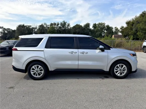 More photos of 2023 Kia Carnival LX at Dorsett Mitsubishi, IN