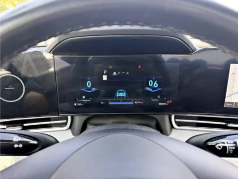 More photos of 2025 Hyundai Elantra Limited at Dorsett Mitsubishi, IN