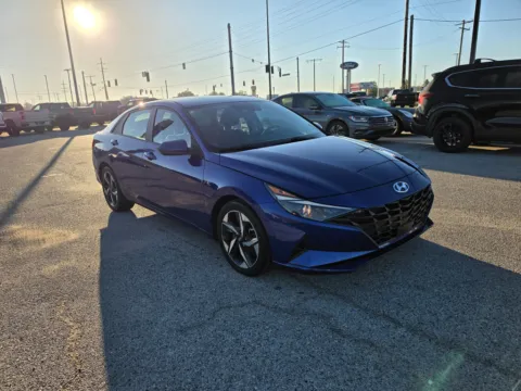 More photos of 2023 Hyundai Elantra SEL at Dorsett Mitsubishi, IN