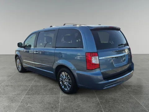 More photos of 2011 Chrysler Town & Country Limited at Dorsett Mitsubishi, IN