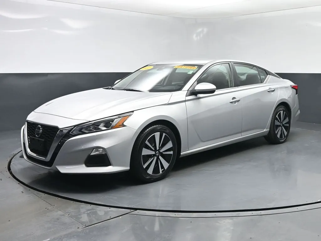 2022 Nissan Altima 2.5 SV for sale in Terre Haute, IN