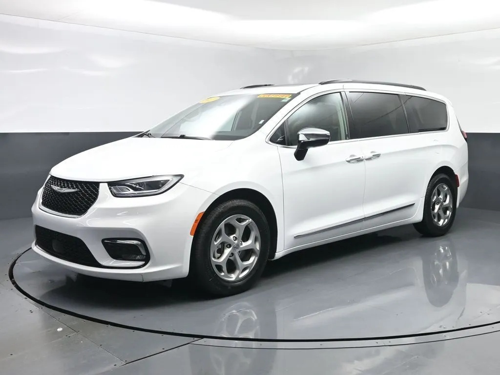 2023 Chrysler Pacifica Limited for sale in Terre Haute, IN