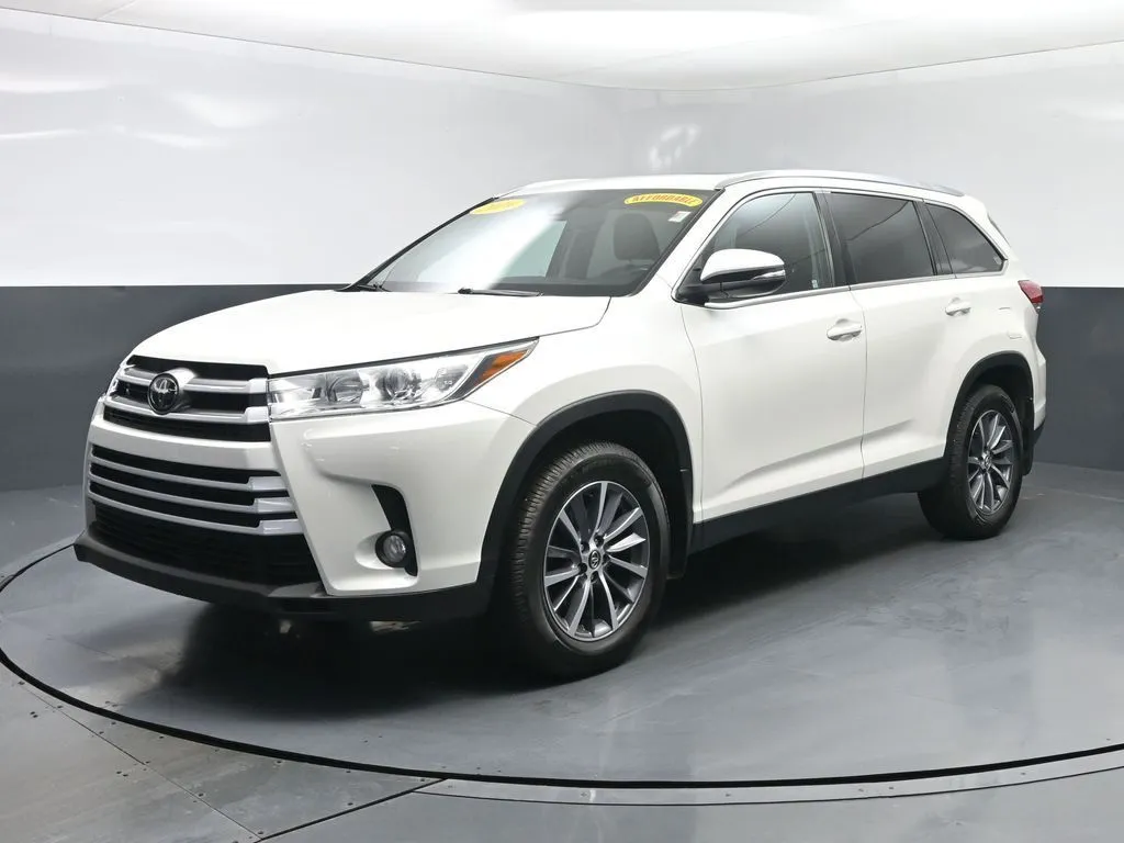 2019 Toyota Highlander XLE for sale in Terre Haute, IN