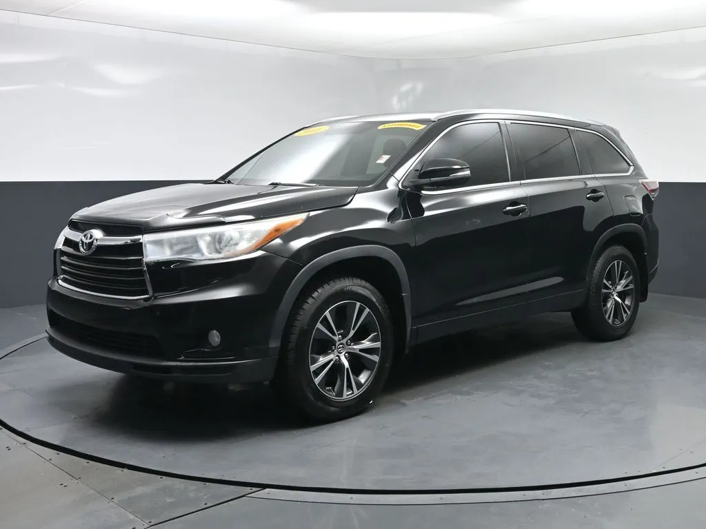 2016 Toyota Highlander XLE for sale in Terre Haute, IN