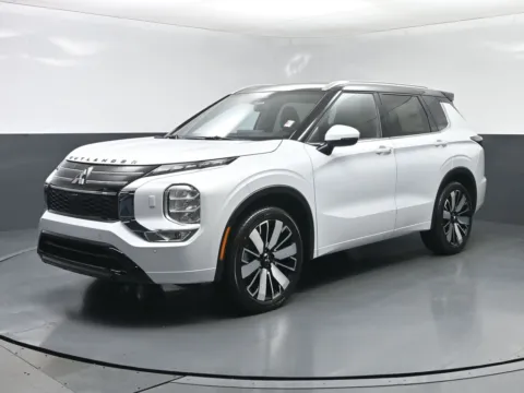 White 2025 Mitsubishi Outlander SEL Premium for sale in Terre Haute, IN