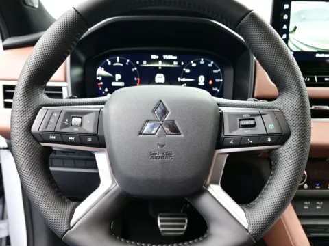 More photos of 2025 Mitsubishi Outlander SEL Premium at Dorsett Mitsubishi, IN