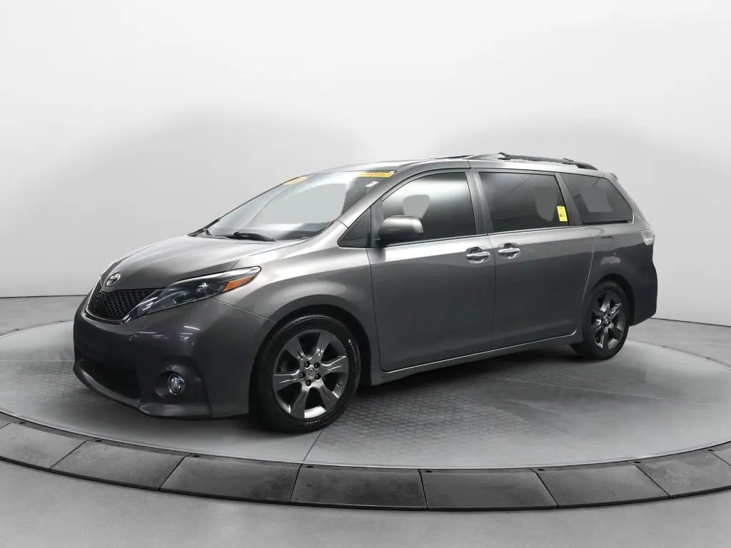 Gray 2015 Toyota Sienna SE for sale in Terre Haute, IN