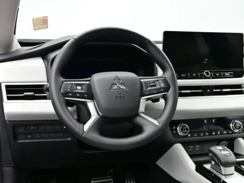 More photos of 2025 Mitsubishi Outlander Platinum Edition at Dorsett Mitsubishi, IN