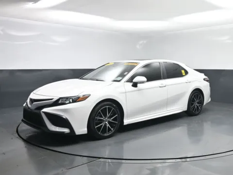 White 2022 Toyota Camry SE for sale in Terre Haute, IN