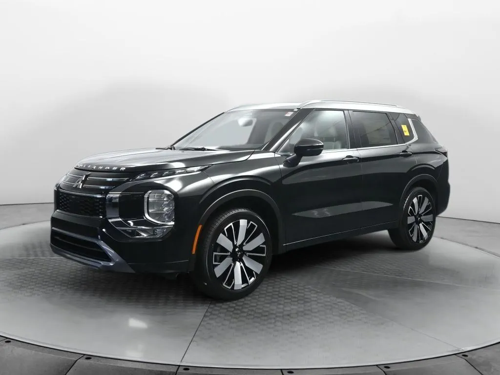 Black 2025 Mitsubishi Outlander Platinum Edition for sale in Terre Haute, IN