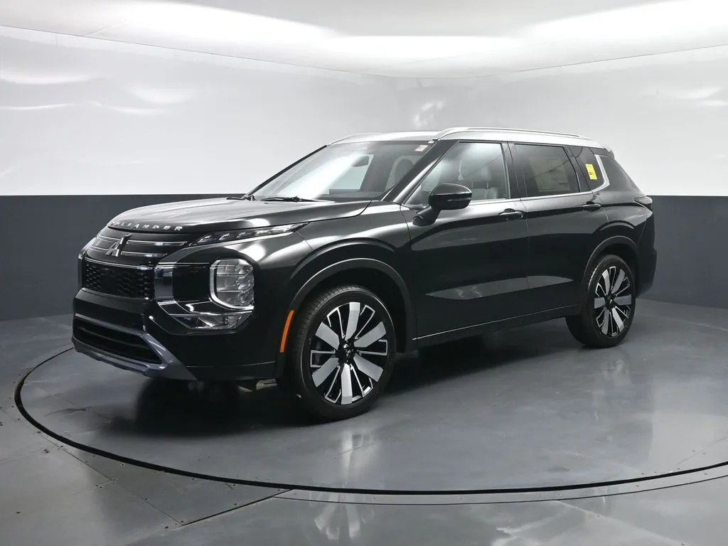 Black 2025 Mitsubishi Outlander Platinum Edition for sale in Terre Haute, IN