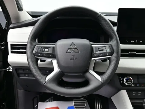 More photos of 2025 Mitsubishi Outlander Platinum Edition at Dorsett Mitsubishi, IN