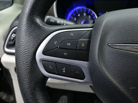 More photos of 2021 Chrysler Voyager LXi at Dorsett Mitsubishi, IN