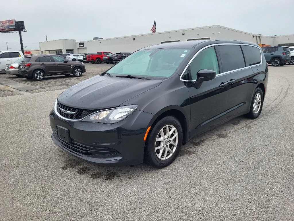 Black 2017 Chrysler Pacifica LX for sale in Terre Haute, IN