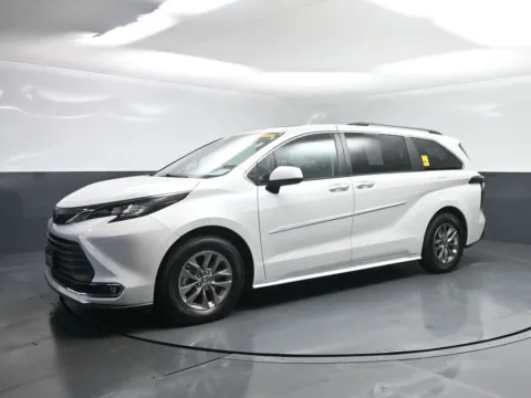 White 2023 Toyota Sienna XLE for sale in Terre Haute, IN