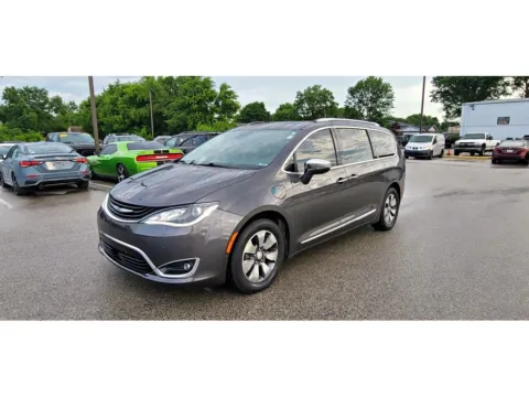 Gray 2018 Chrysler Pacifica Hybrid Limited for sale in Terre Haute, IN