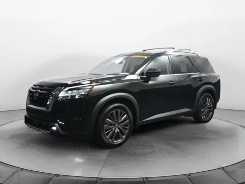 Black 2022 Nissan Pathfinder SL for sale in Terre Haute, IN
