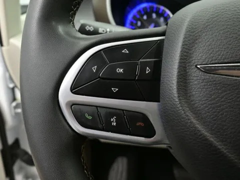 More photos of 2022 Chrysler Voyager LX at Dorsett Mitsubishi, IN