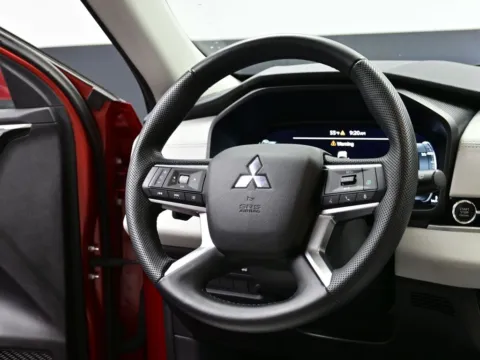 More photos of 2023 Mitsubishi Outlander SEL at Dorsett Mitsubishi, IN