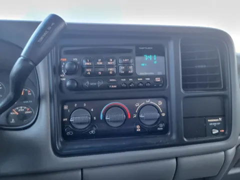 More photos of 2000 Chevrolet Silverado 1500 LT at Dorsett Mitsubishi, IN