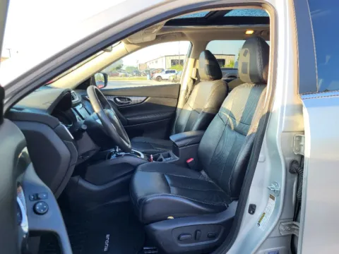More photos of 2015 Nissan Rogue SL at Dorsett Mitsubishi, IN