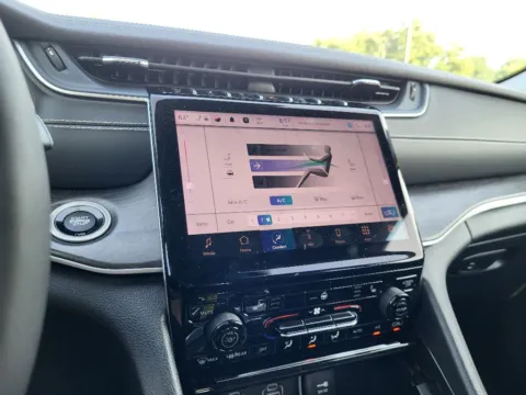 More photos of 2023 Jeep Grand Cherokee Limited at Dorsett Mitsubishi, IN
