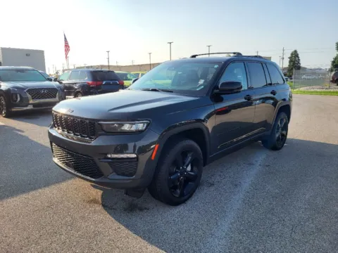 Green 2023 Jeep Grand Cherokee Limited for sale in Terre Haute, IN
