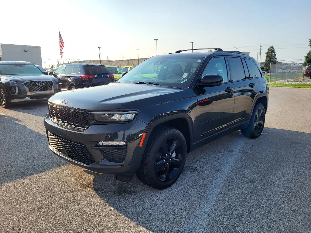 Green 2023 Jeep Grand Cherokee Limited for sale in Terre Haute, IN
