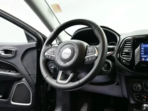 More photos of 2021 Jeep Compass Altitude at Dorsett Mitsubishi, IN