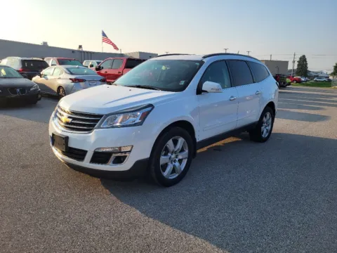 White 2017 Chevrolet Traverse LT for sale in Terre Haute, IN
