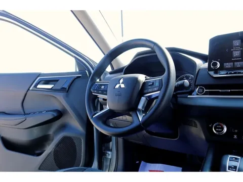 More photos of 2024 Mitsubishi Outlander SE at Dorsett Mitsubishi, IN