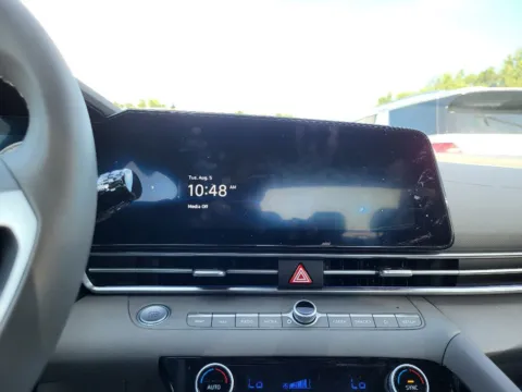 More photos of 2024 Hyundai Elantra SEL at Dorsett Mitsubishi, IN