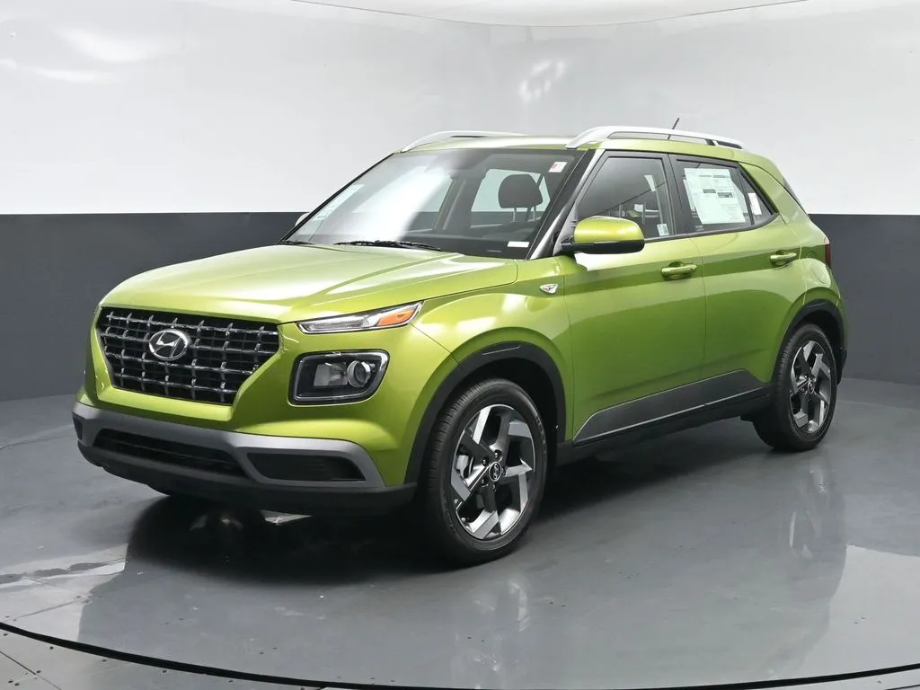 Green 2024 Hyundai Venue SEL for sale in Terre Haute, IN