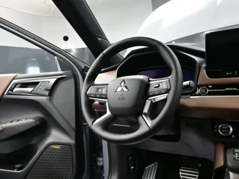 More photos of 2025 Mitsubishi Outlander SEL at Dorsett Mitsubishi, IN