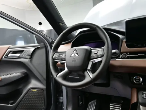 More photos of 2025 Mitsubishi Outlander SEL Premium at Dorsett Mitsubishi, IN